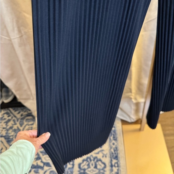 Babaton Aritzia Lincoln Navy Blue High Rise
Wide Leg Pleated Pant SZ XS - Picture 5 of 8